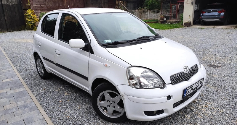 Toyota Yaris cena 5700 przebieg: 410000, rok produkcji 2004 z Bartoszyce małe 56